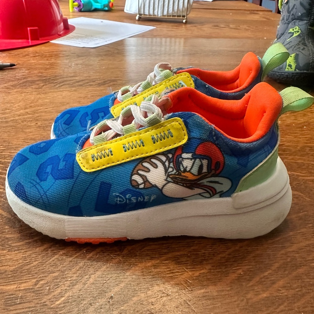 Adidas Disney Donald Duck Little Kids Sneakers - Size 7